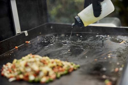 3401363 - Weber Plancha Quetsch-Flaschen, 2-teilig