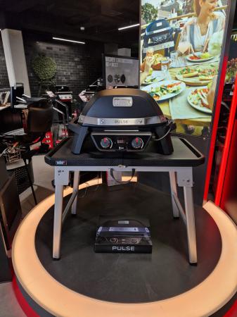 82010079_set - Weber Pulse 2000 Elektrogrill Set inkl. Tisch und Abdeckhaube