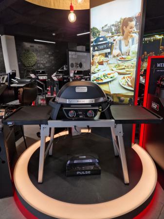 82010079_set - Weber Pulse 2000 Elektrogrill Set inkl. Tisch und Abdeckhaube