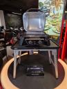 82010079_set - Weber Pulse 2000 Elektrogrill Set inkl. Tisch und Abdeckhaube