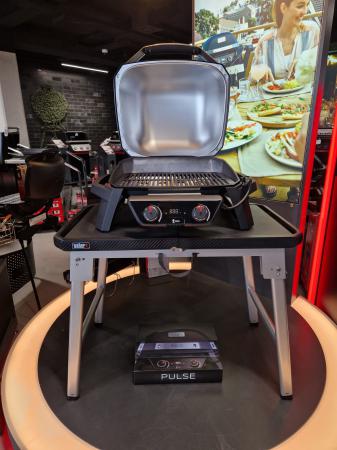 82010079_set - Weber Pulse 2000 Elektrogrill Set inkl. Tisch und Abdeckhaube